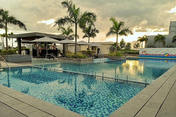 Courtyard by Marriott Iloilo - Swimming Pool
