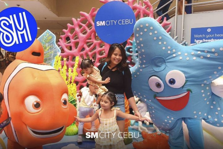 Moviegoers and their kids play with their underwater friends at the premiere of The Little Mermaid in SM City Cebu.